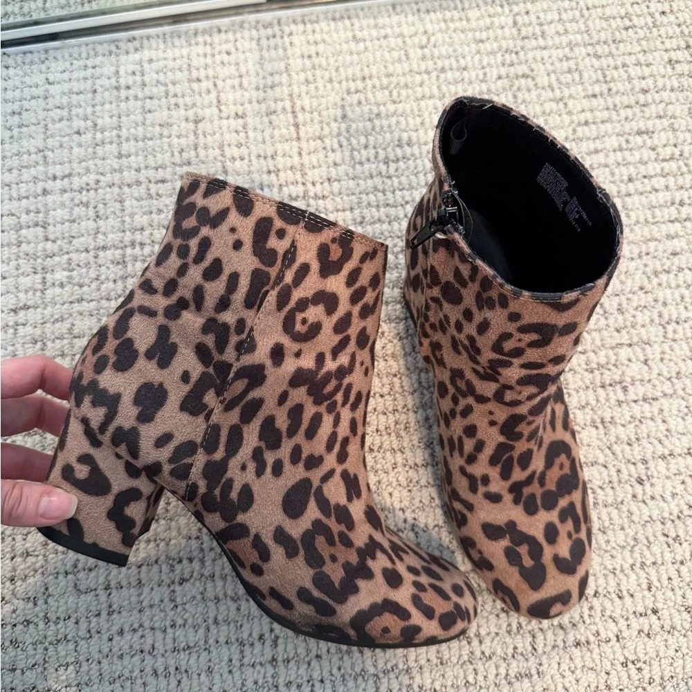 TIME AND TRU | Leopard Print Ankle Heeled Boots size 8